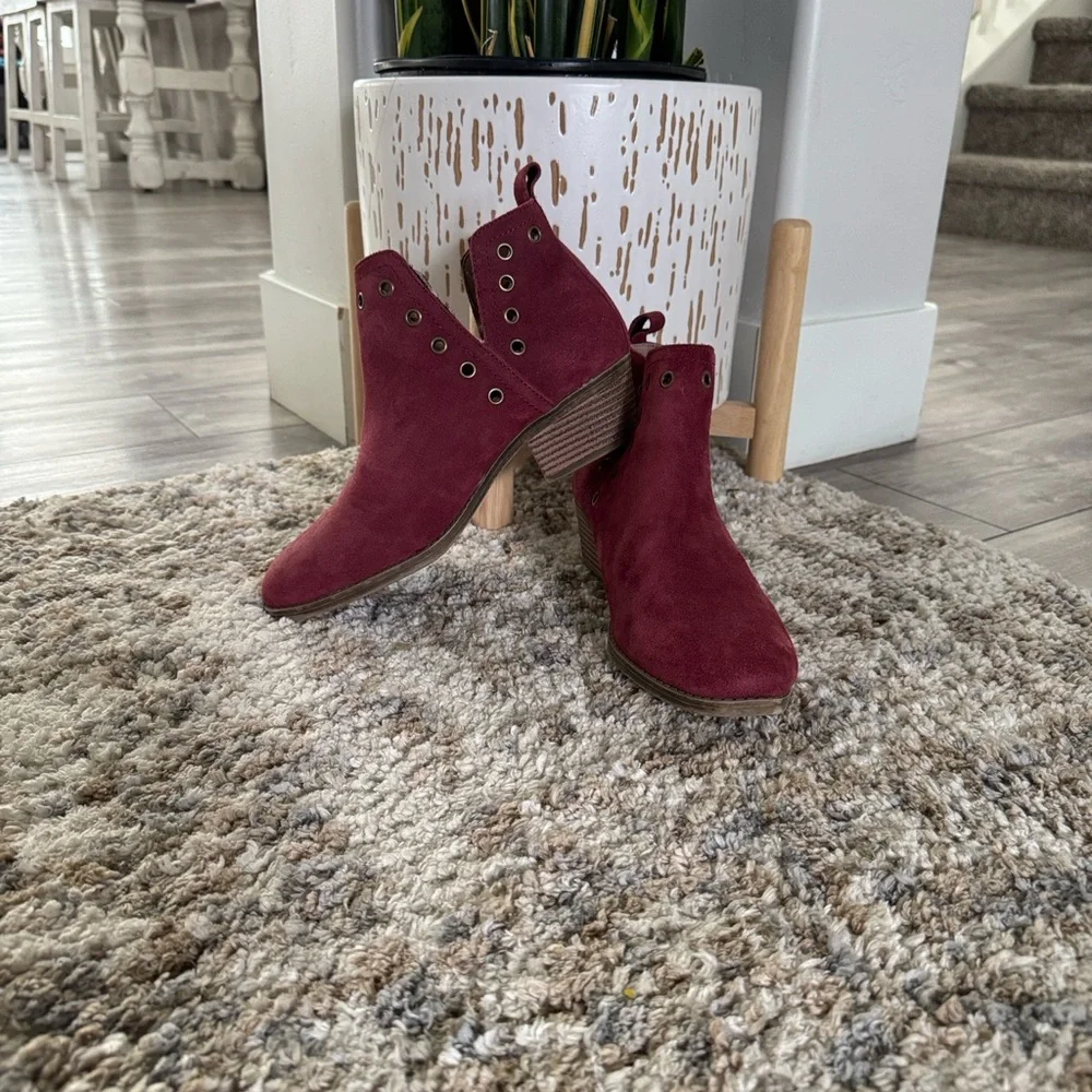 Skechers Maroon Ankle Booties - Picture 1 of 6